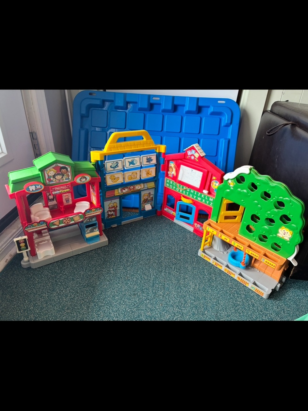 Fisher-Price Little People Learn About Town Set